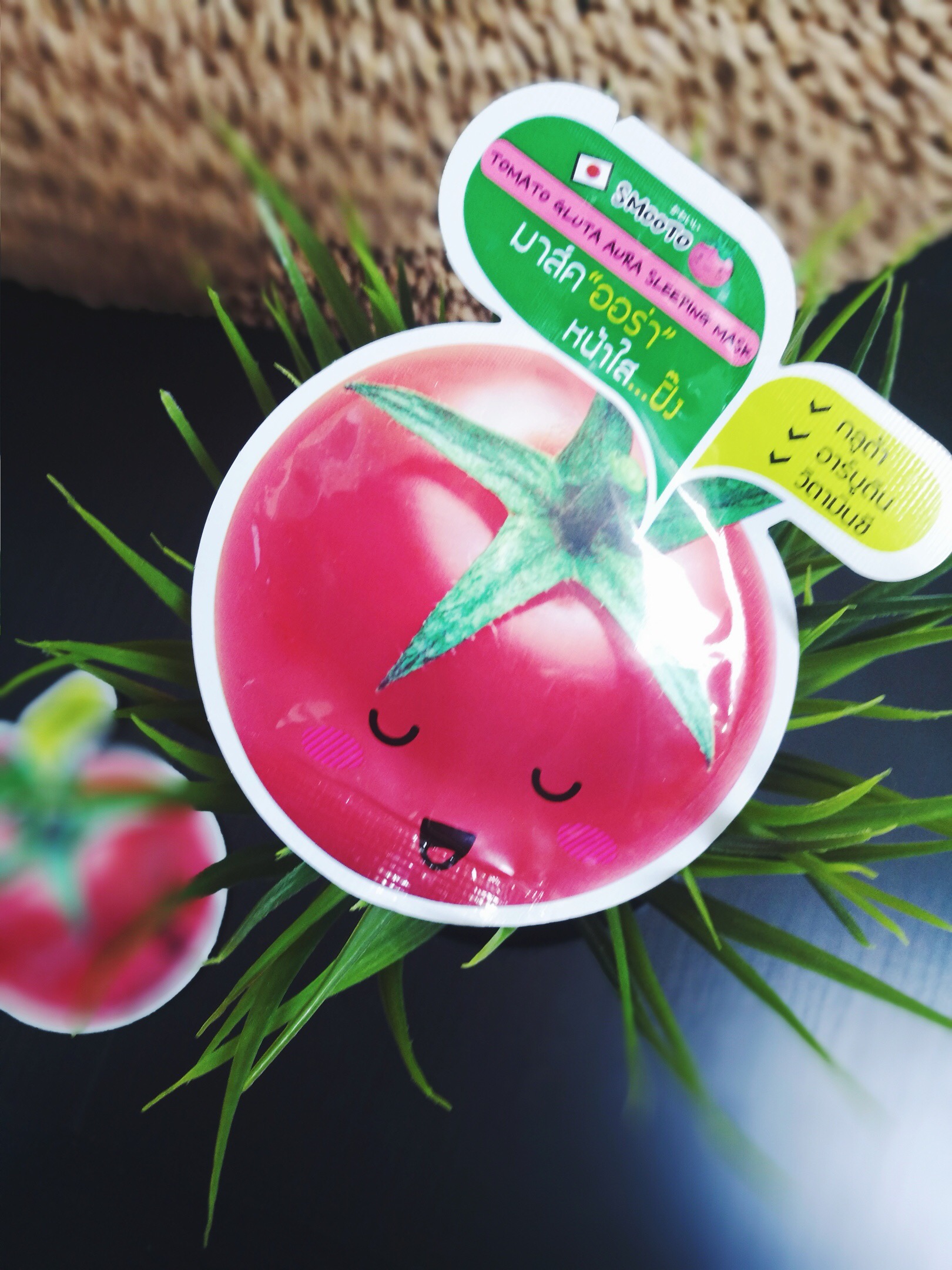 Натуральная Томатная ночная несмываемая восстанавливающая маска Smooto Tomato Gluta A-ha sleeping mask 10 мл. Таиланд