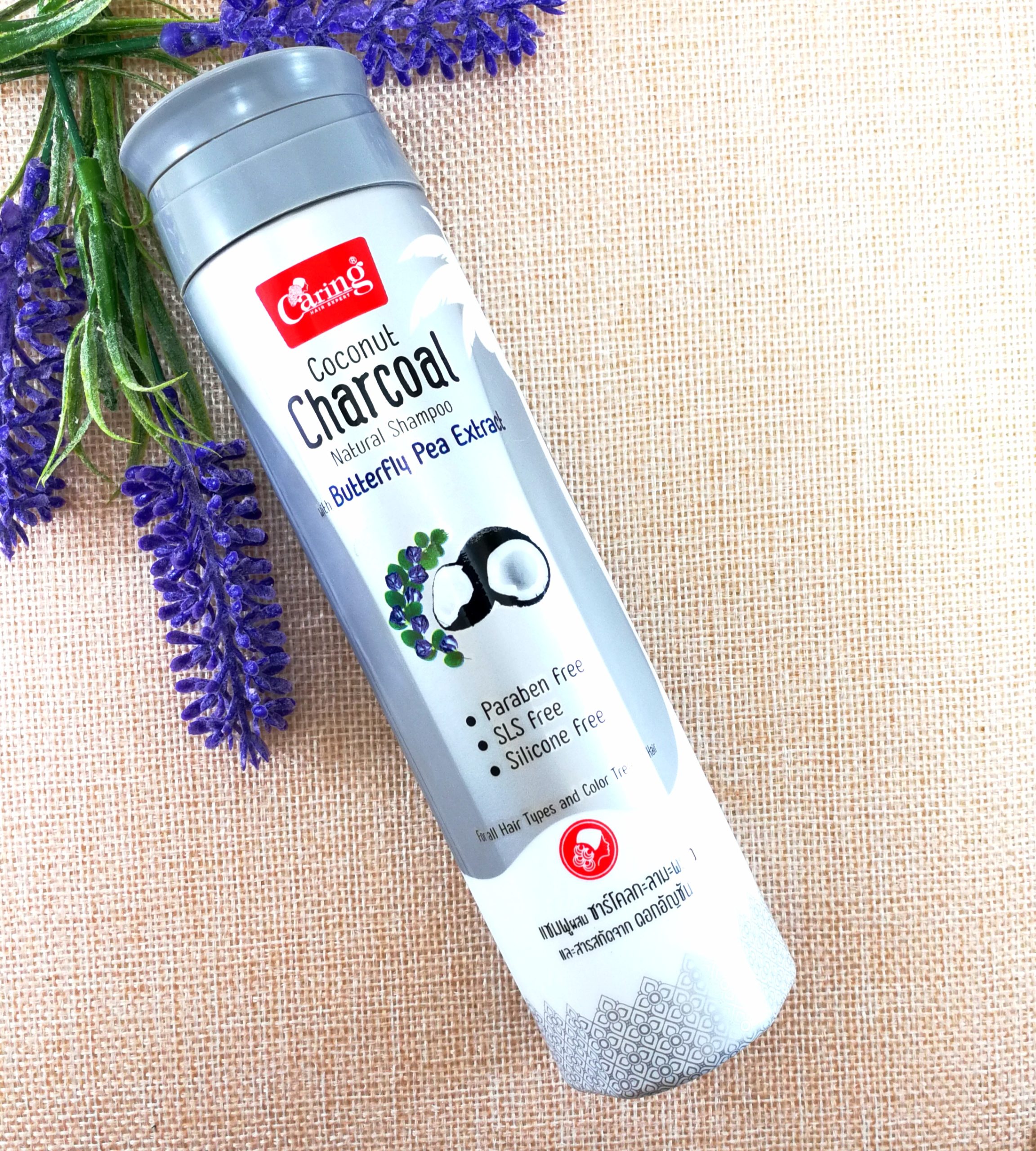 Тайский шампунь для волос с кокосовым маслом, бамбуковым углем и мотыльковым горошком Caring Coconut Charcoal Natural Shampoo With Butterfly